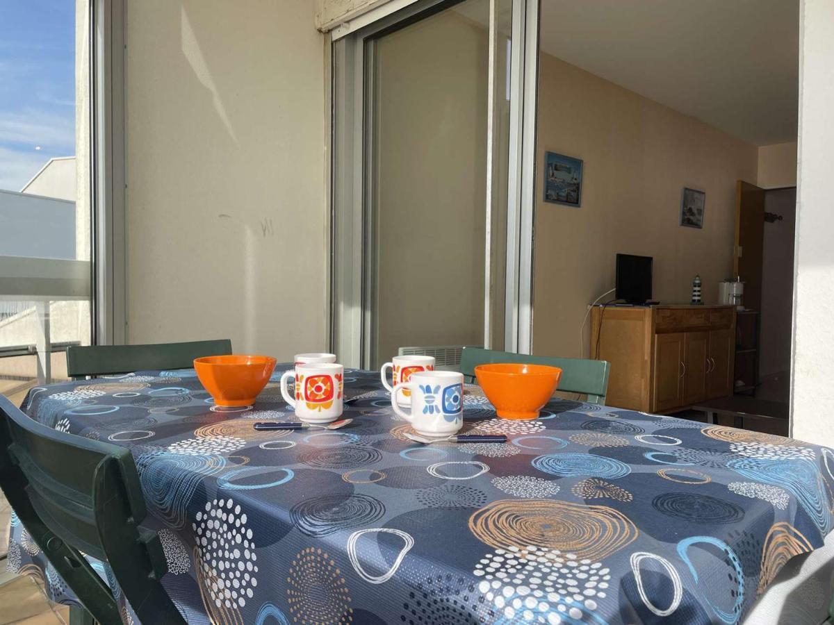 Appartement 2 Pieces Avec Balcon Et Parking A Saint-Gilles-Croix-De-Vie - Fr-1-224-39 Exteriör bild