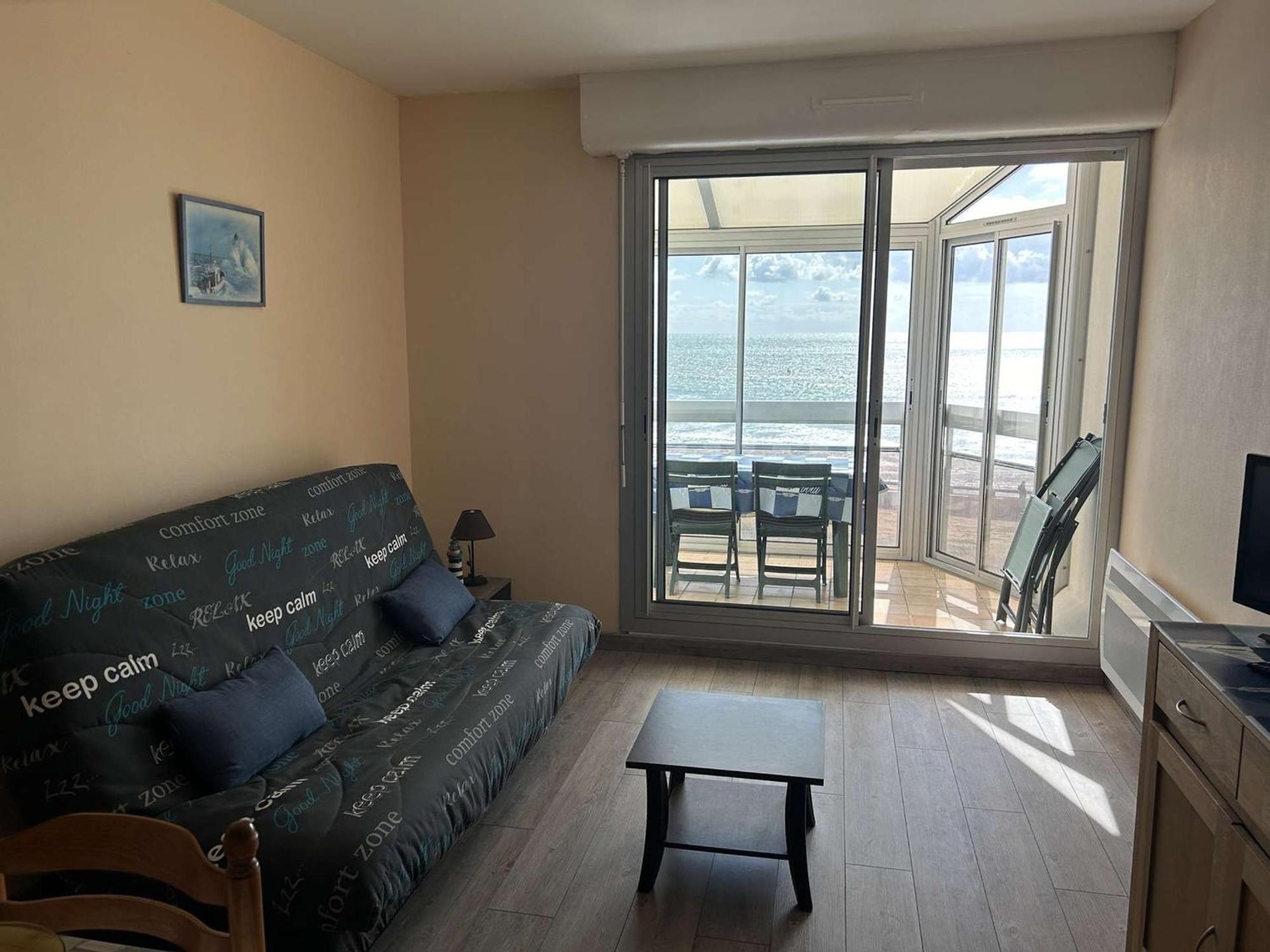 Appartement 2 Pieces Avec Balcon Et Parking A Saint-Gilles-Croix-De-Vie - Fr-1-224-39 Exteriör bild